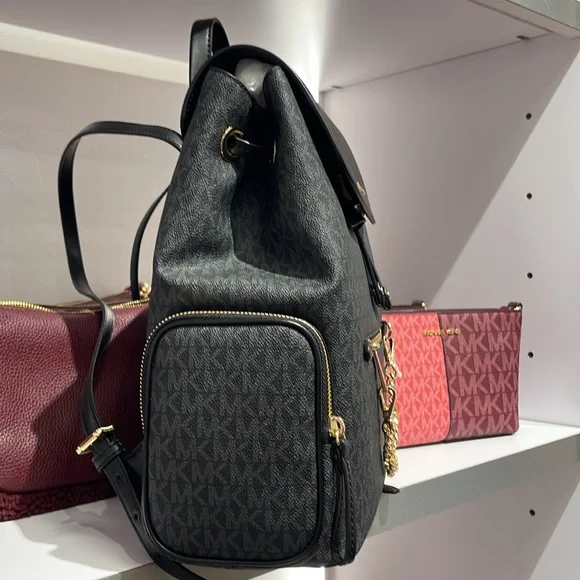 Michael Kors Jet Set Large Logo Backpack
Black 
NWT - Picture 3 of 16